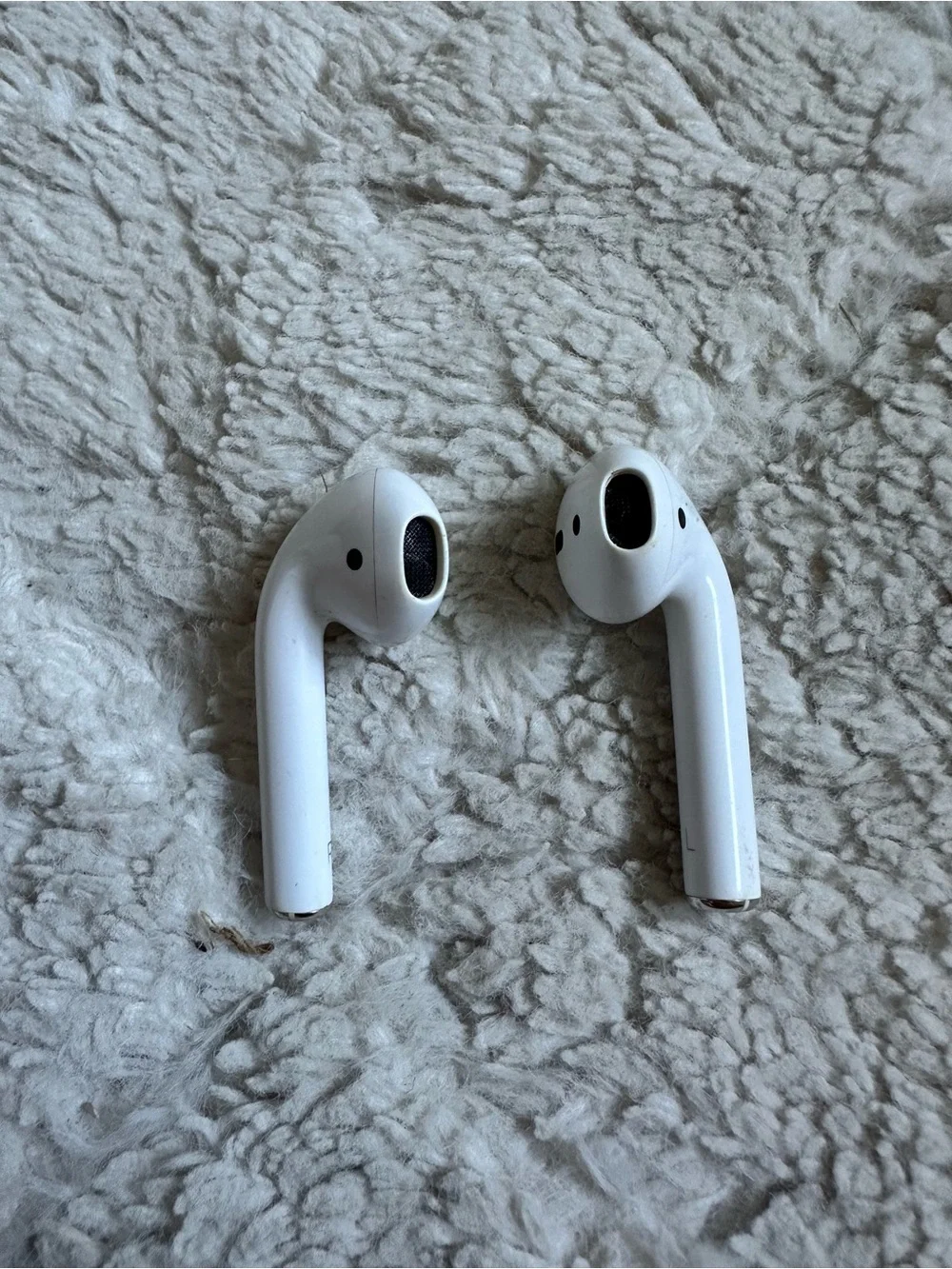 Apple | AirPods 2 Both Airpods and Case